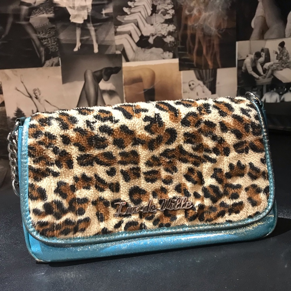 Awesome Lux De Ville purse!
